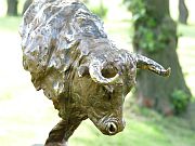 Taurus-stier is een bronzen beeld van een stier | bronzen beelden en tuinbeelden, figurative bronze sculptures van Jeanette Jansen |